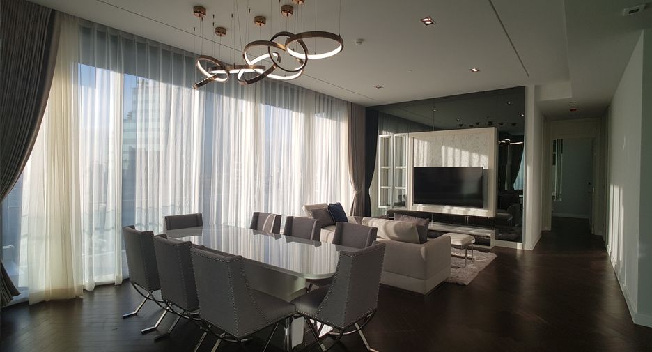 For rent 3 bedrooms condo in Khlong Toei, Bangkok