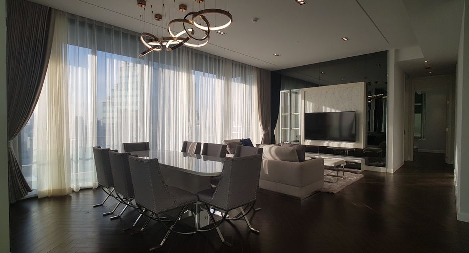 For rent 3 bedrooms condo in Khlong Toei, Bangkok