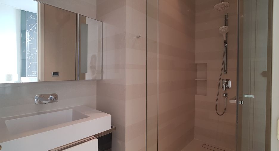 For rent 3 bedrooms condo in Khlong Toei, Bangkok