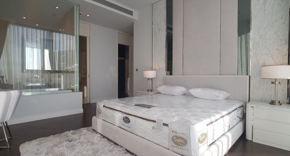 For rent 3 bedrooms condo in Khlong Toei, Bangkok