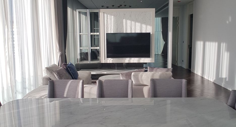 For rent 3 bedrooms condo in Khlong Toei, Bangkok