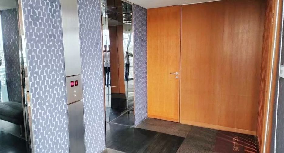 For rent 4 bedrooms condo in Sathon, Bangkok