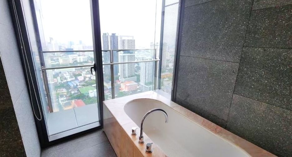For rent 4 bedrooms condo in Sathon, Bangkok