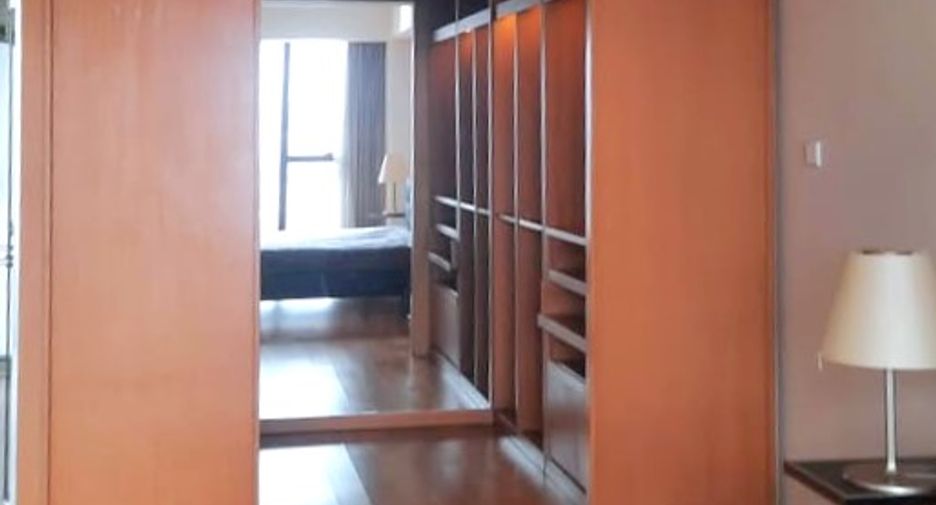 For rent 3 bedrooms condo in Sathon, Bangkok