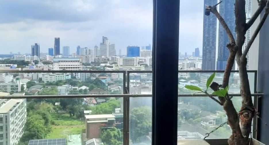 For rent 3 bedrooms condo in Sathon, Bangkok