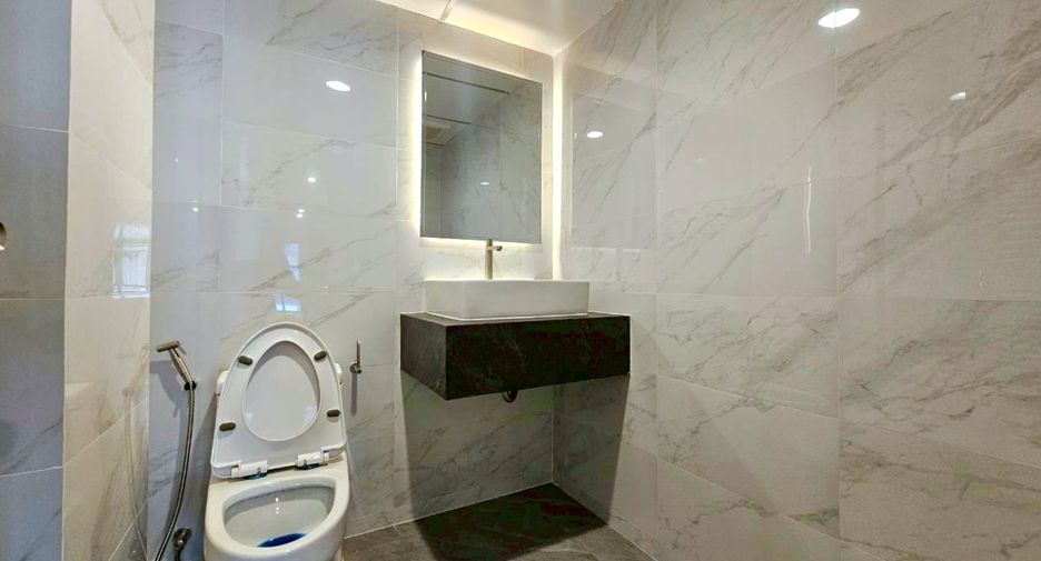 For rent 3 ベッドルーム condo in Watthana, Bangkok