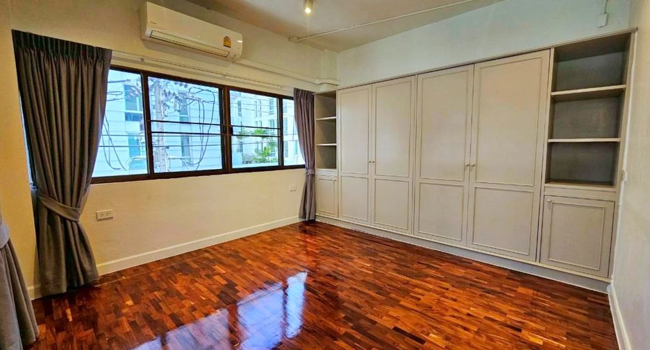 For rent 3 ベッドルーム condo in Watthana, Bangkok