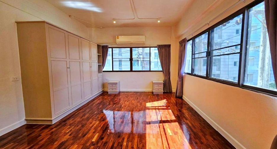 For rent 3 ベッドルーム condo in Watthana, Bangkok