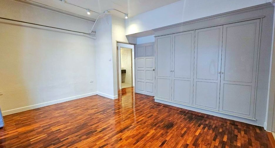 For rent 3 ベッドルーム condo in Watthana, Bangkok