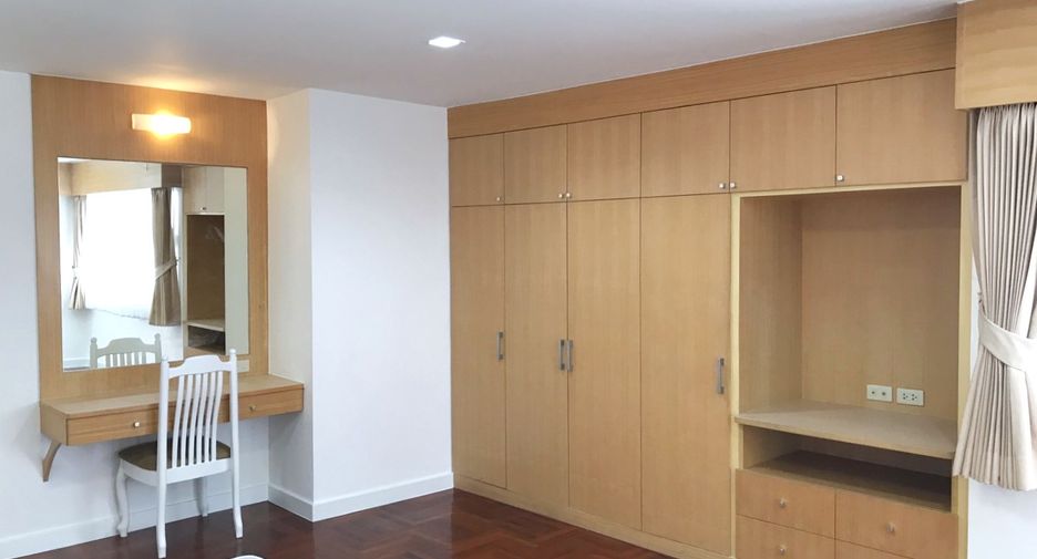 Condo en alquiler de 3 habitaciones en Watthana, Bangkok