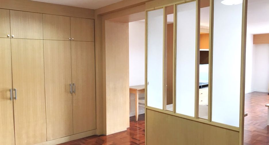 Condo en alquiler de 3 habitaciones en Watthana, Bangkok