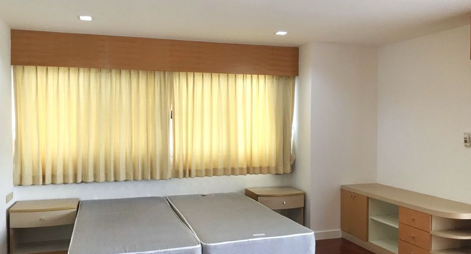 Condo en alquiler de 3 habitaciones en Watthana, Bangkok