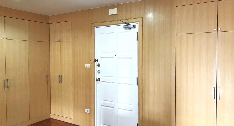 Condo en alquiler de 3 habitaciones en Watthana, Bangkok