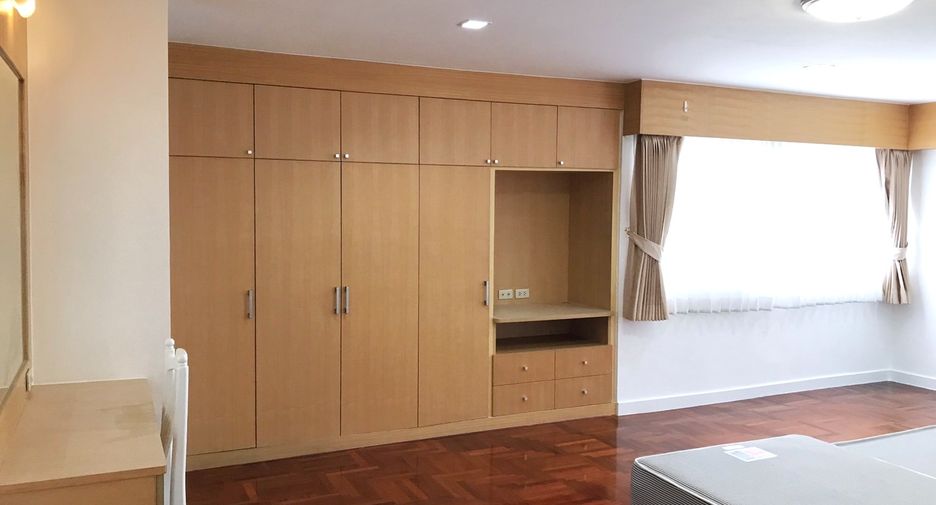 Condo en alquiler de 3 habitaciones en Watthana, Bangkok