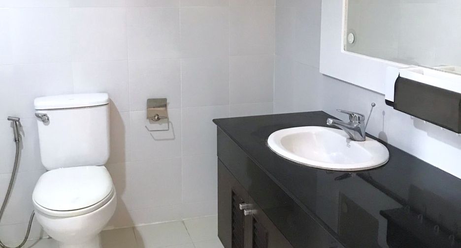 Condo en alquiler de 3 habitaciones en Watthana, Bangkok