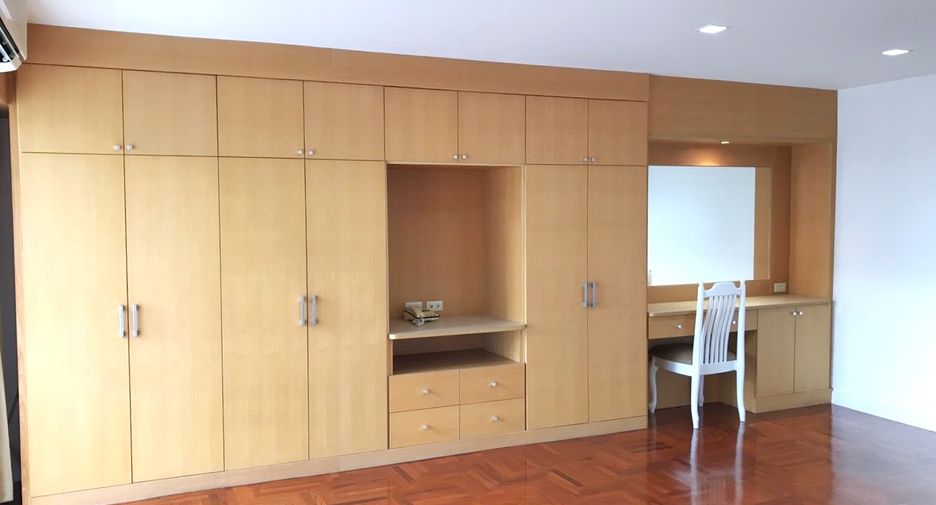 Condo en alquiler de 3 habitaciones en Watthana, Bangkok