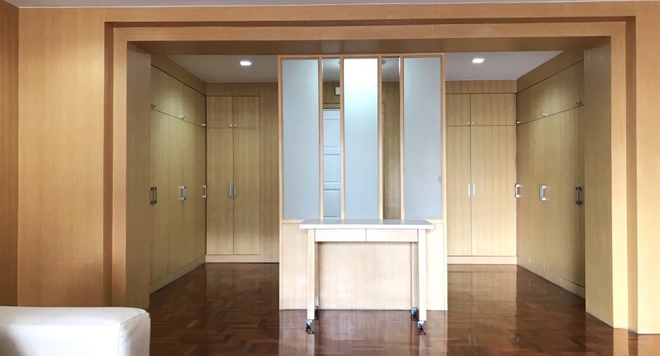Condo en alquiler de 3 habitaciones en Watthana, Bangkok