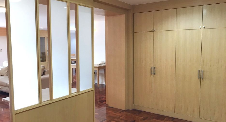 Condo en alquiler de 3 habitaciones en Watthana, Bangkok