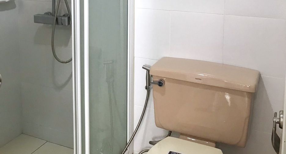 Condo en alquiler de 3 habitaciones en Watthana, Bangkok