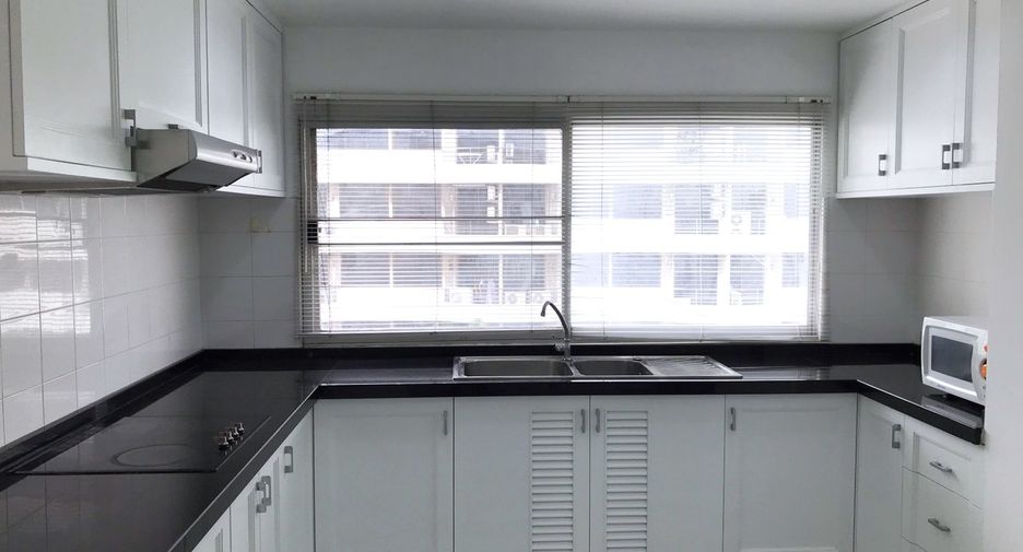 Condo en alquiler de 3 habitaciones en Watthana, Bangkok