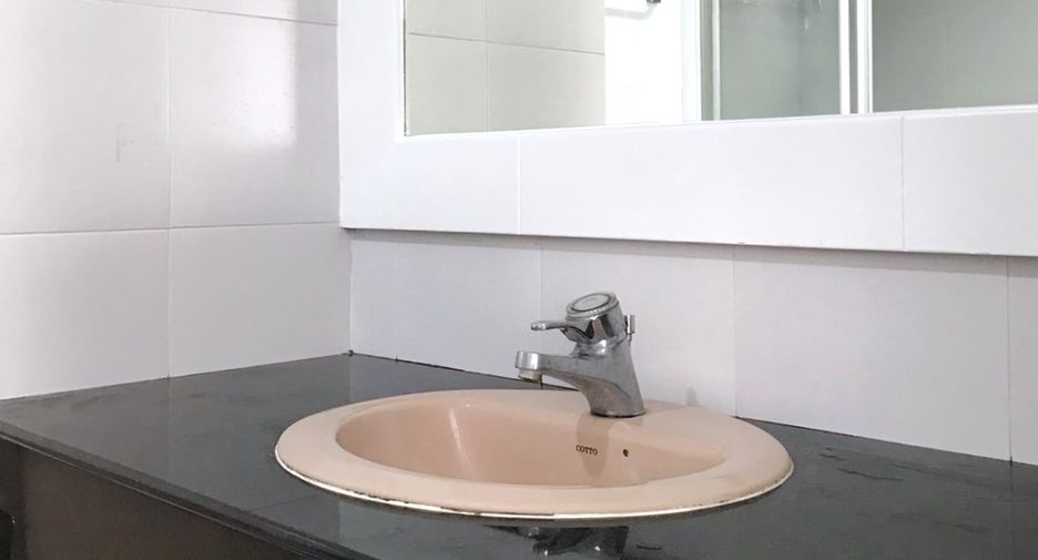 Condo en alquiler de 3 habitaciones en Watthana, Bangkok
