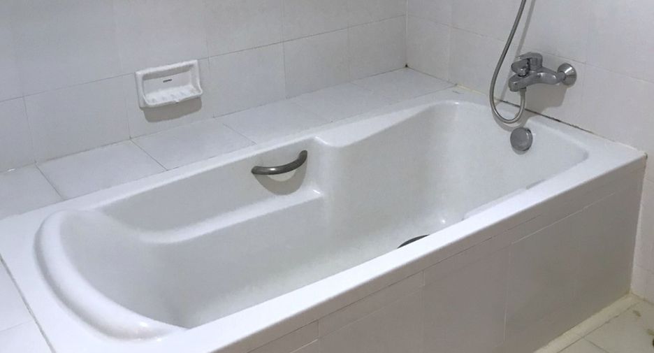 Condo en alquiler de 3 habitaciones en Watthana, Bangkok