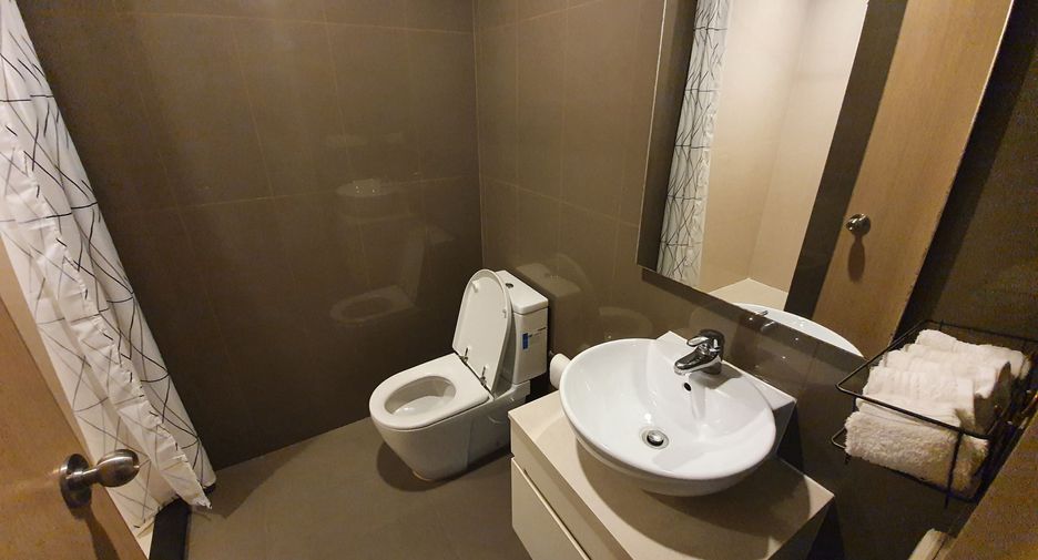 For rent 2 bedrooms condo in Khlong Toei, Bangkok