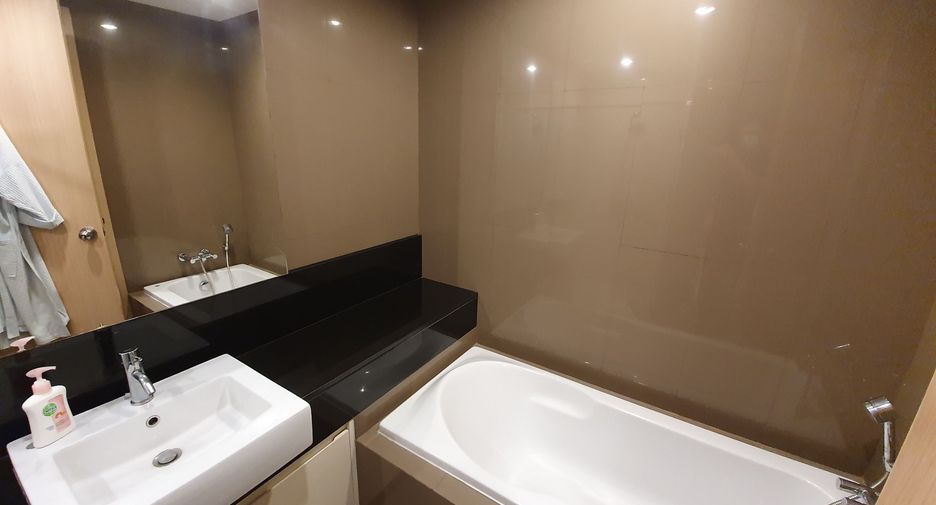 For rent 2 bedrooms condo in Khlong Toei, Bangkok