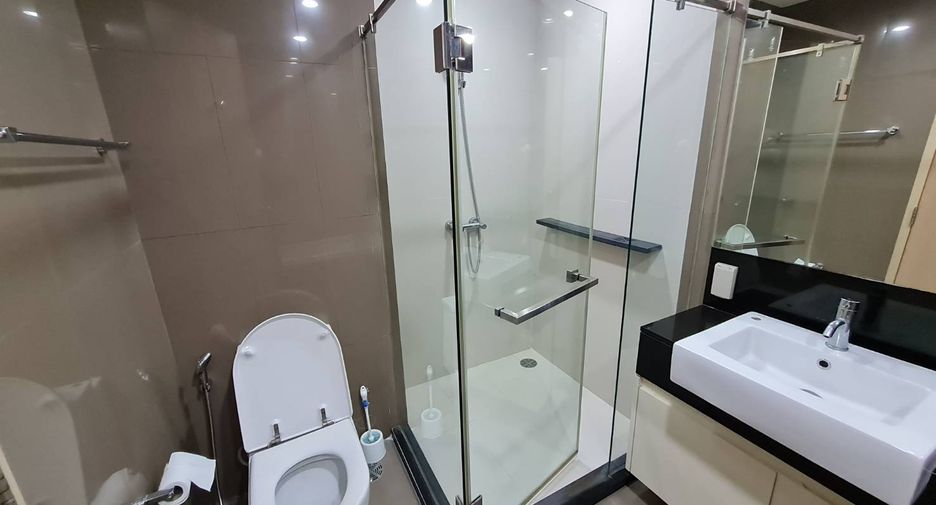 For rent 2 bedrooms condo in Khlong Toei, Bangkok