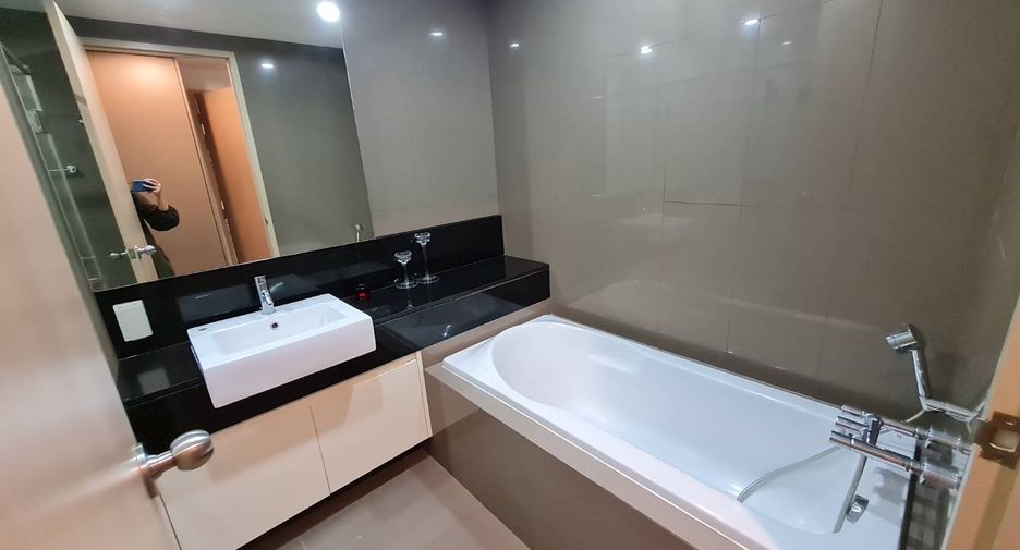 For rent 2 bedrooms condo in Khlong Toei, Bangkok