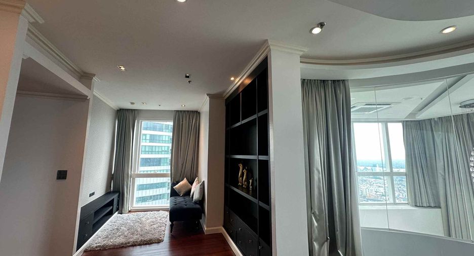 À louer et à vendre 3 chambres condo à Khlong Toei, Bangkok