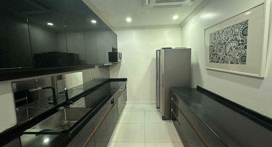 À louer et à vendre 3 chambres condo à Khlong Toei, Bangkok