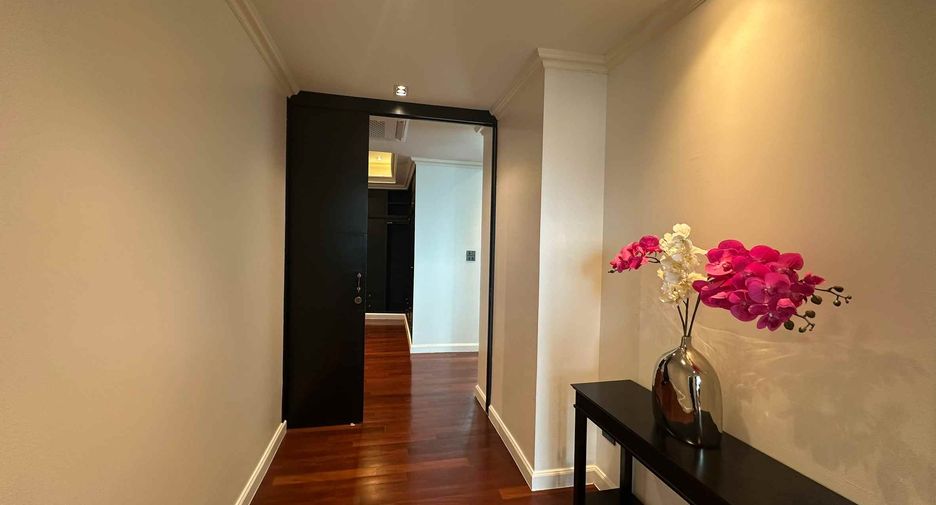 À louer et à vendre 3 chambres condo à Khlong Toei, Bangkok