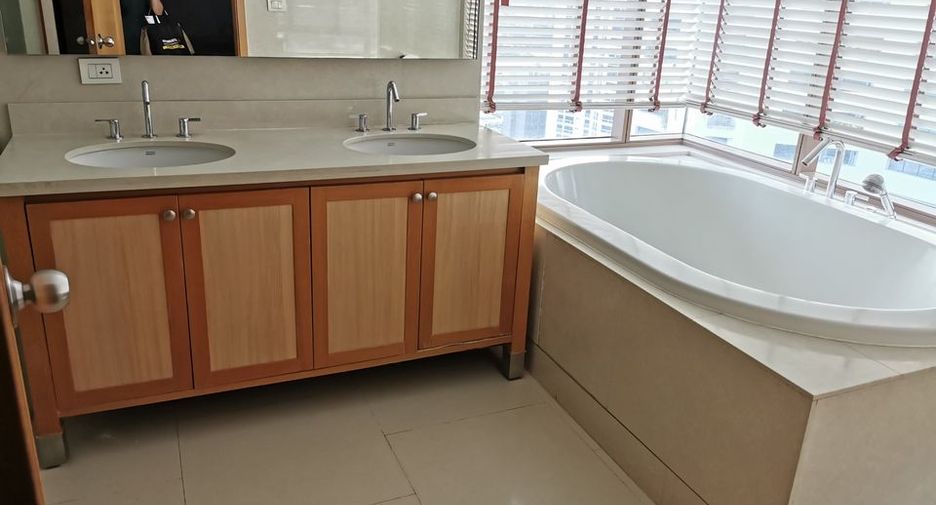 Wohnung zur Miete und zum Kauf mit 3 Zimmer in Khlong Toei, Bangkok
