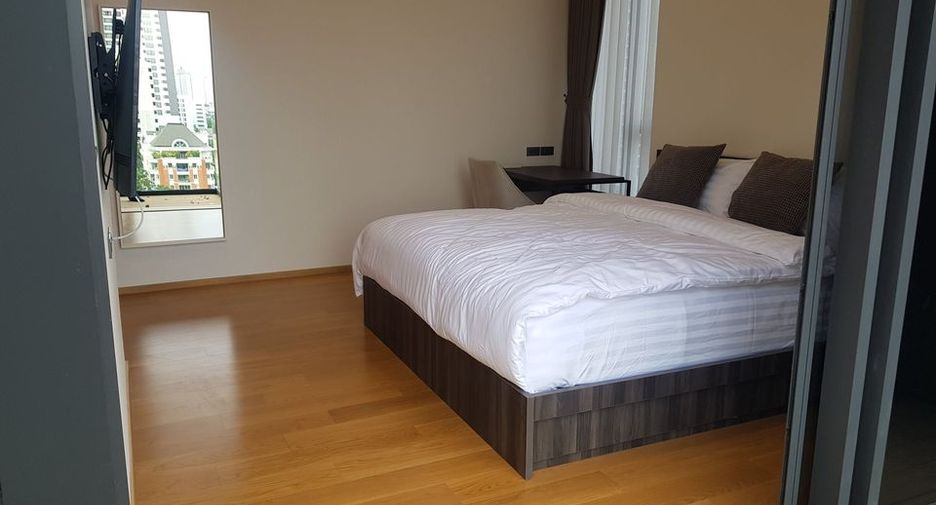 For rent 3 bedrooms condo in Watthana, Bangkok