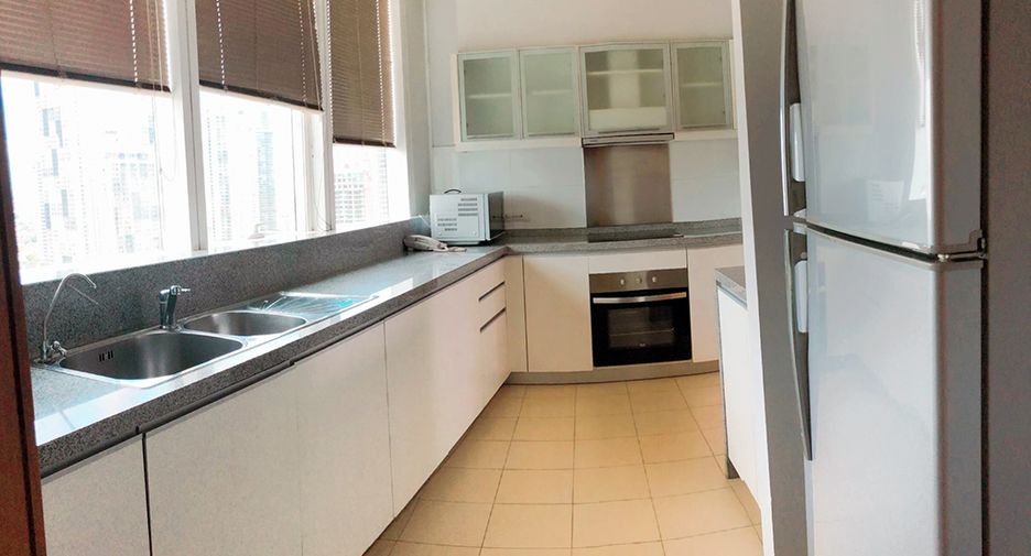 À louer 3 chambres condo à Khlong Toei, Bangkok