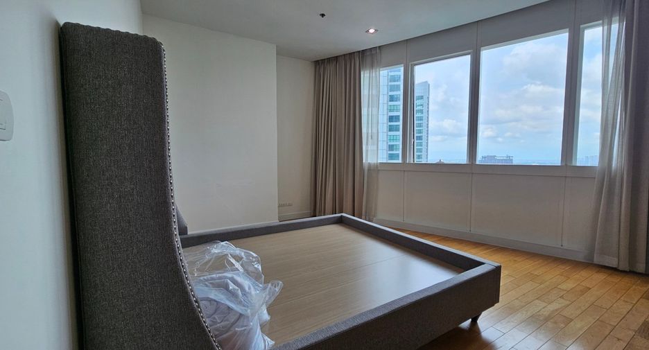 À louer 3 chambres condo à Khlong Toei, Bangkok