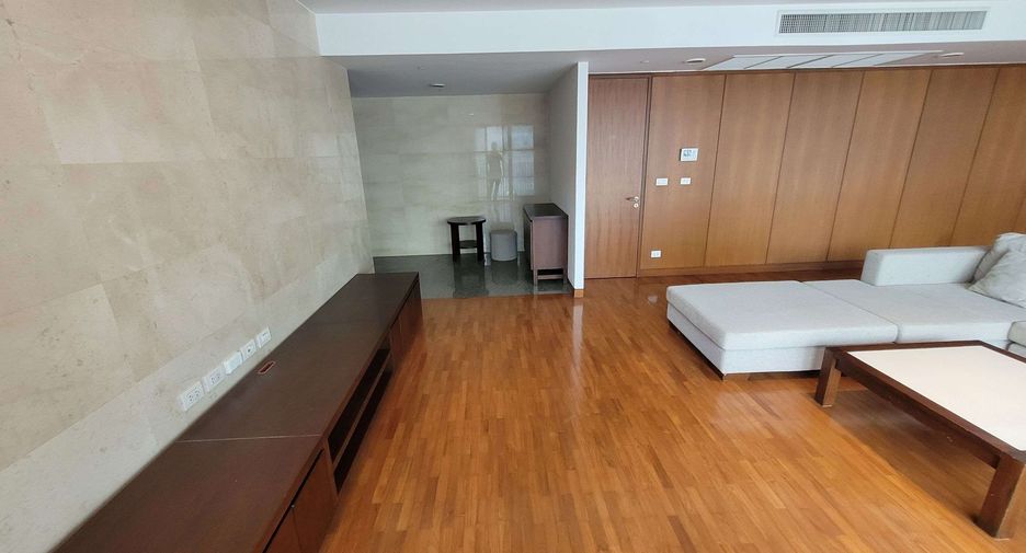 ให้เช่า 3 ห้องนอน คอนโด ใน วัฒนา, กรุงเทพฯ