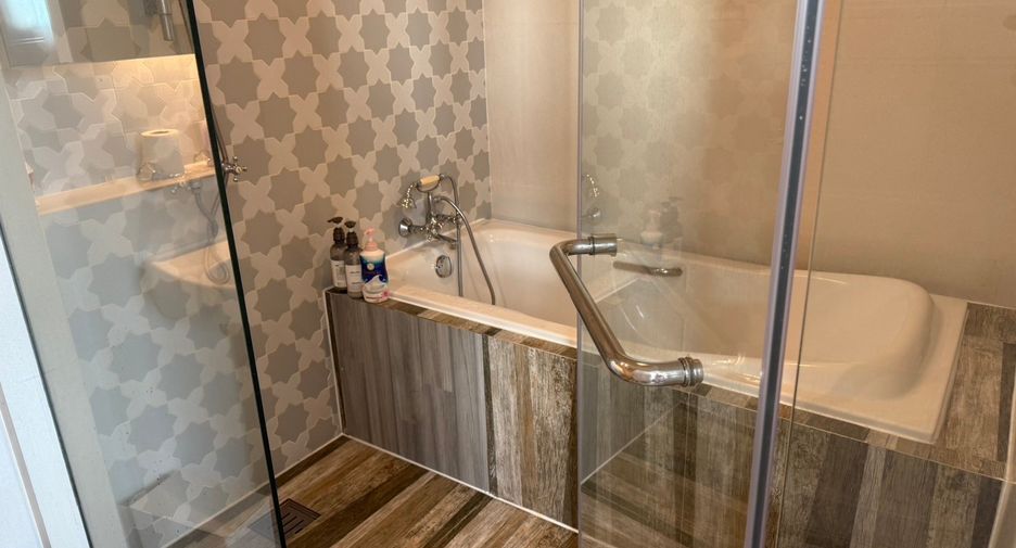 For rent 1 bed condo in Khlong Toei, Bangkok