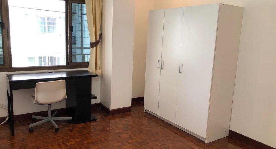 For rent 3 bedrooms condo in Watthana, Bangkok