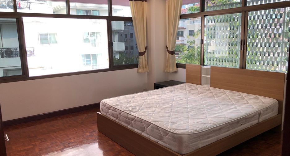 For rent 3 bedrooms condo in Watthana, Bangkok