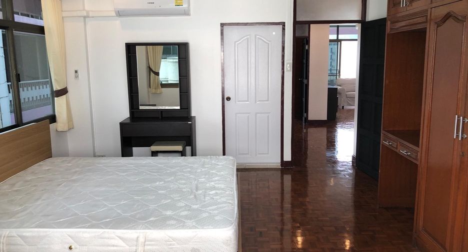 For rent 3 bedrooms condo in Watthana, Bangkok