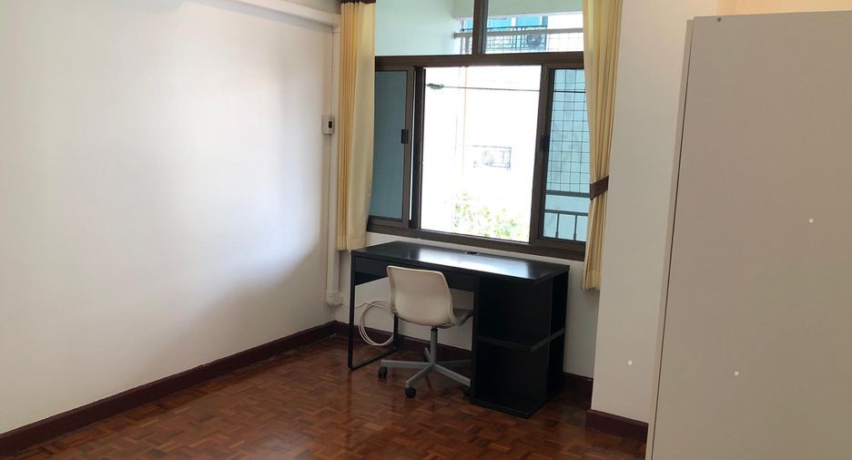 For rent 3 bedrooms condo in Watthana, Bangkok