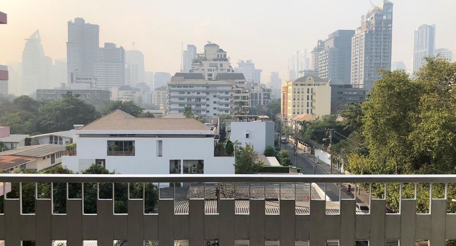 For rent 3 bedrooms condo in Watthana, Bangkok