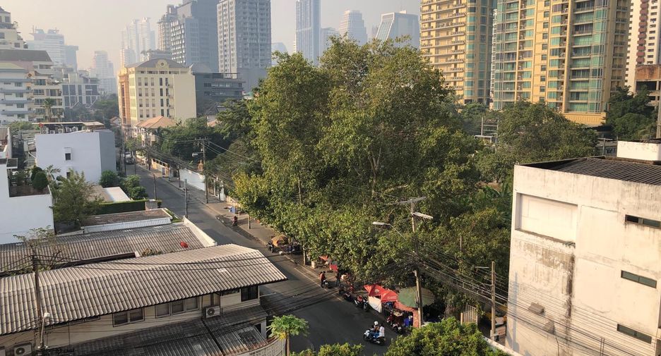 For rent 3 bedrooms condo in Watthana, Bangkok