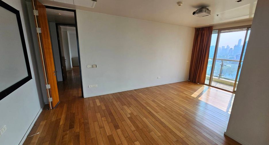 For rent 4 ベッドルーム condo in Khlong Toei, Bangkok
