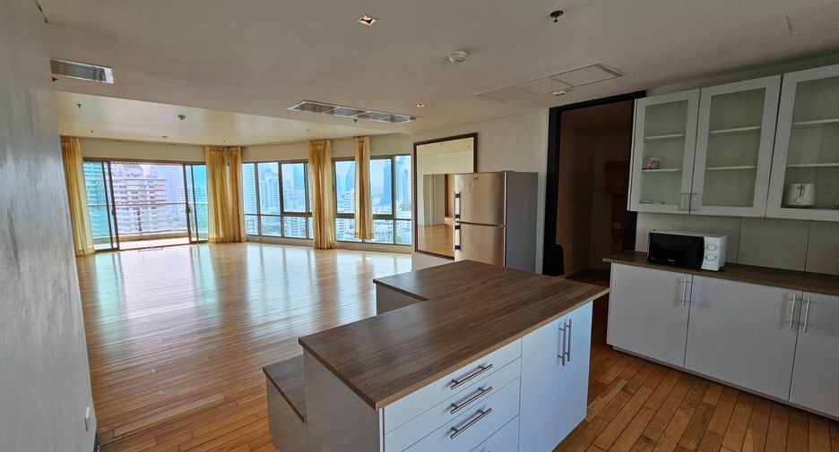 For rent 4 ベッドルーム condo in Khlong Toei, Bangkok