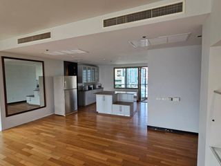 For rent 4 bedrooms condo in Khlong Toei, Bangkok