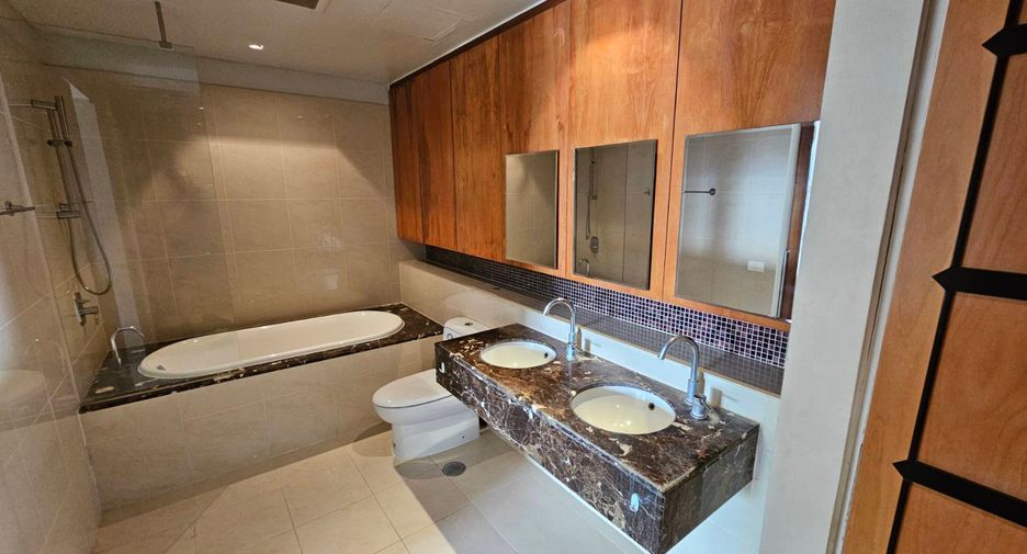 For rent 4 ベッドルーム condo in Khlong Toei, Bangkok