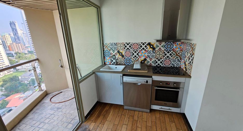 For rent 4 ベッドルーム condo in Khlong Toei, Bangkok